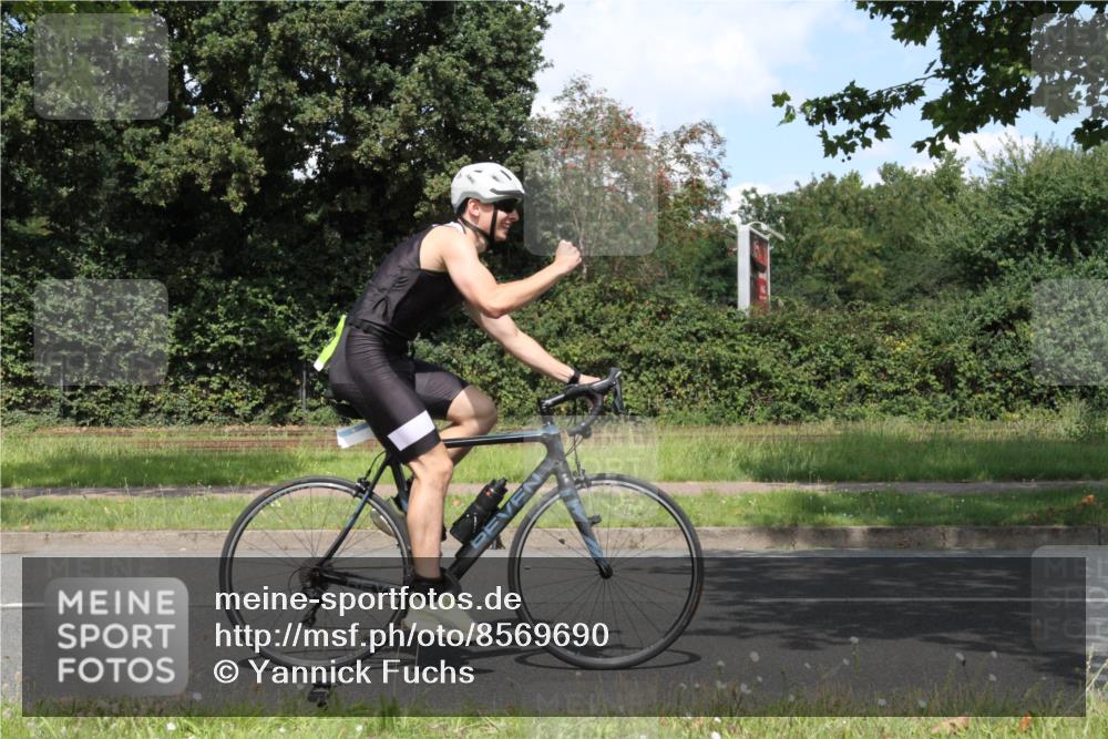 10.08.2025 - GEWOBA Citytriathlon Bremen Yannick Fuchs http://msf.ph/oto/8569690 10.08.2025 14:13:34 Radfahren 14, 26, 44, 104, 112, 175 meine-sportfotos.de