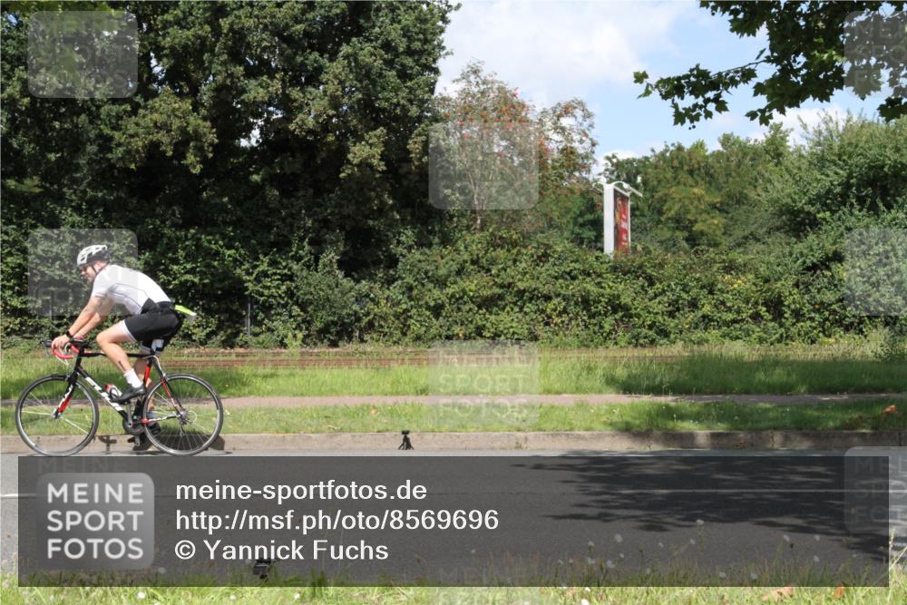 10.08.2025 - GEWOBA Citytriathlon Bremen Yannick Fuchs http://msf.ph/oto/8569696 10.08.2025 14:13:42 Radfahren 14, 44, 112 meine-sportfotos.de