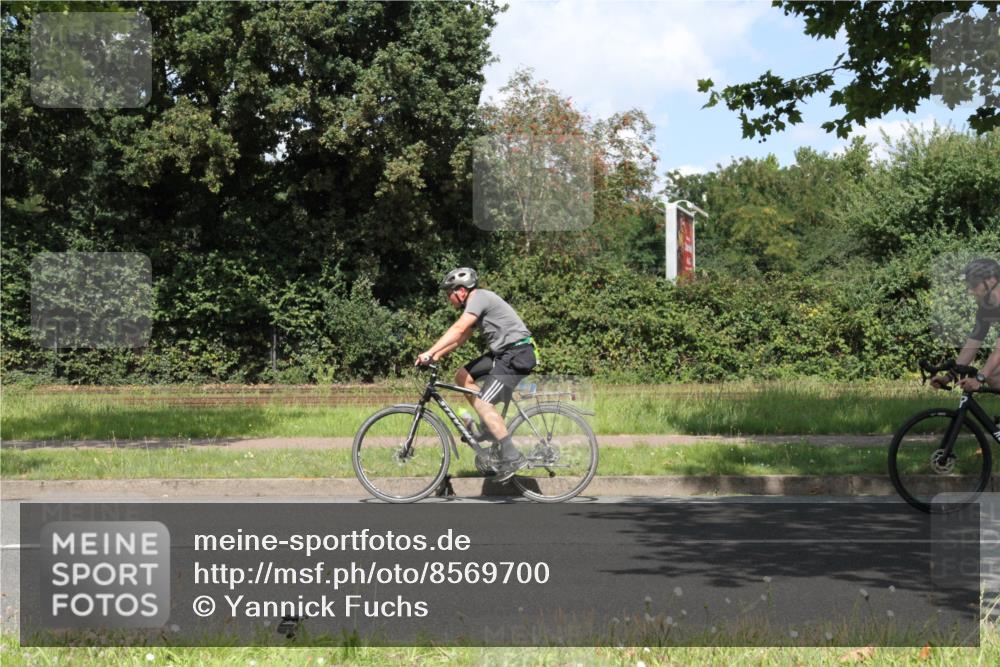10.08.2025 - GEWOBA Citytriathlon Bremen Yannick Fuchs http://msf.ph/oto/8569700 10.08.2025 14:13:50 Radfahren 44, 112 meine-sportfotos.de
