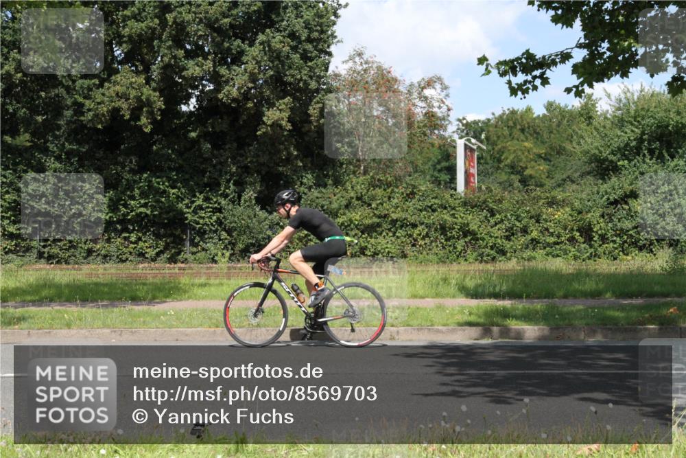 10.08.2025 - GEWOBA Citytriathlon Bremen Yannick Fuchs http://msf.ph/oto/8569703 10.08.2025 14:13:53 Radfahren  meine-sportfotos.de