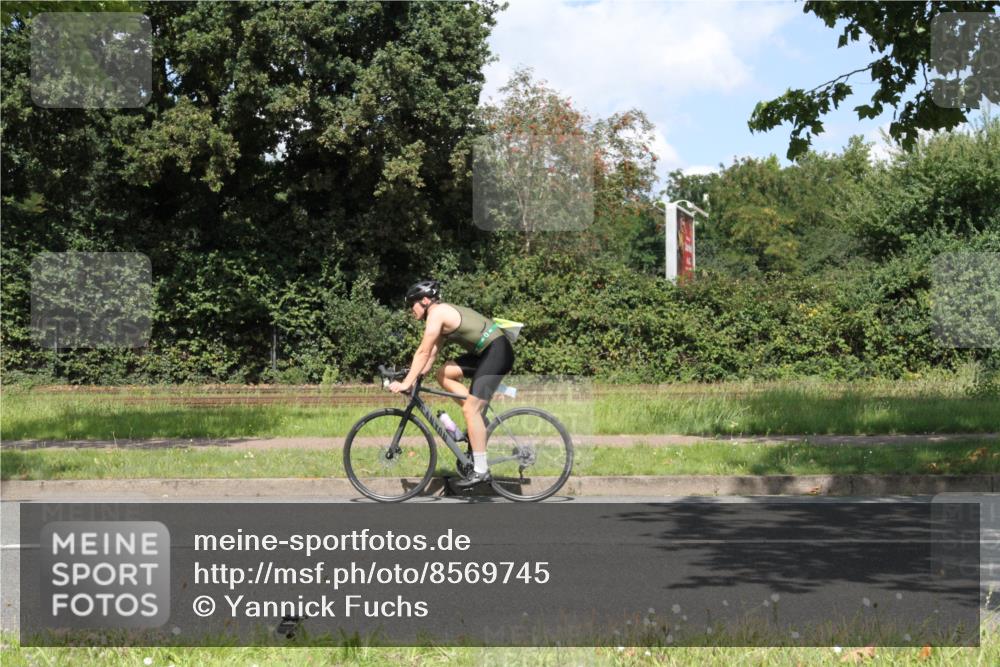 10.08.2025 - GEWOBA Citytriathlon Bremen Yannick Fuchs http://msf.ph/oto/8569745 10.08.2025 14:14:15 Radfahren 122 meine-sportfotos.de