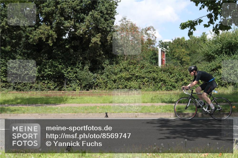 10.08.2025 - GEWOBA Citytriathlon Bremen Yannick Fuchs http://msf.ph/oto/8569747 10.08.2025 14:14:17 Radfahren 122 meine-sportfotos.de
