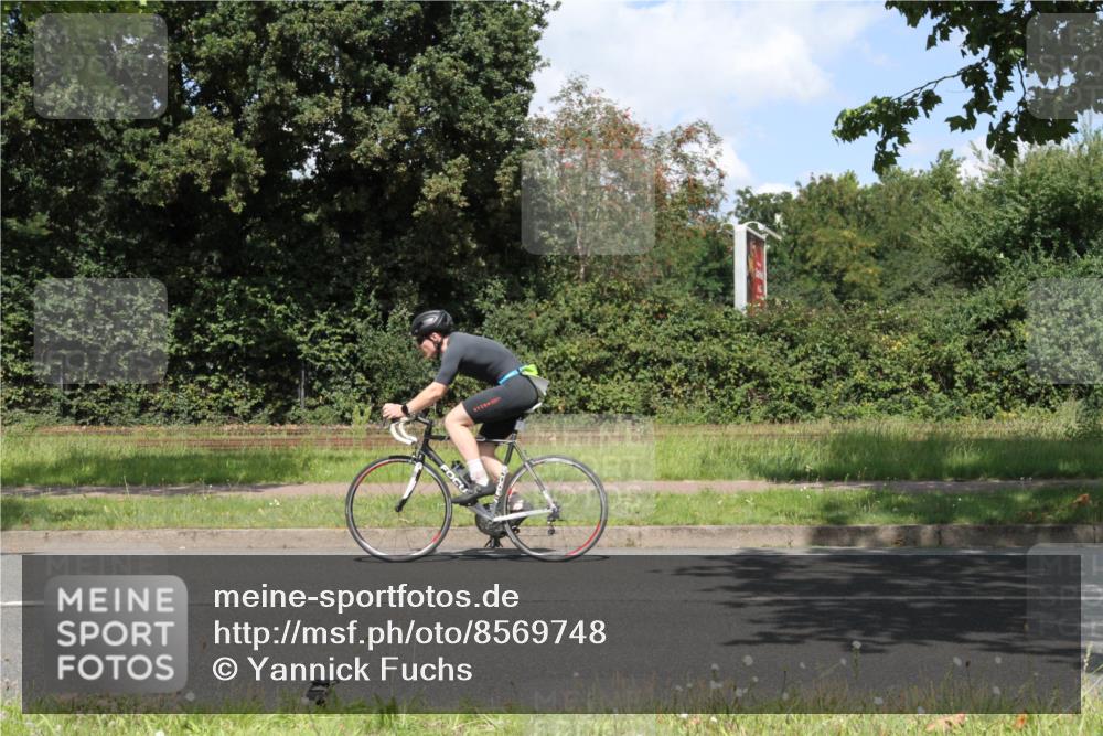 10.08.2025 - GEWOBA Citytriathlon Bremen Yannick Fuchs http://msf.ph/oto/8569748 10.08.2025 14:14:17 Radfahren 122 meine-sportfotos.de
