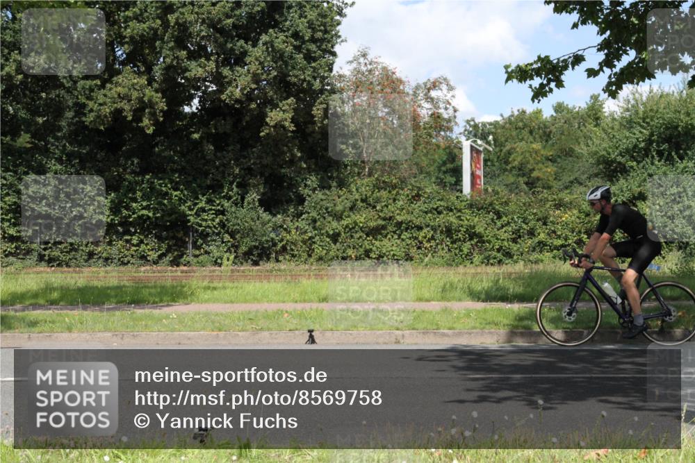 10.08.2025 - GEWOBA Citytriathlon Bremen Yannick Fuchs http://msf.ph/oto/8569758 10.08.2025 14:14:22 Radfahren 122 meine-sportfotos.de