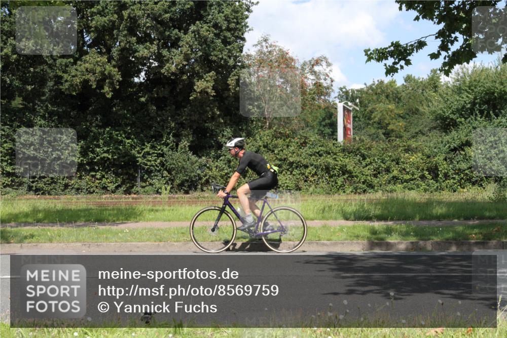 10.08.2025 - GEWOBA Citytriathlon Bremen Yannick Fuchs http://msf.ph/oto/8569759 10.08.2025 14:14:22 Radfahren 122 meine-sportfotos.de