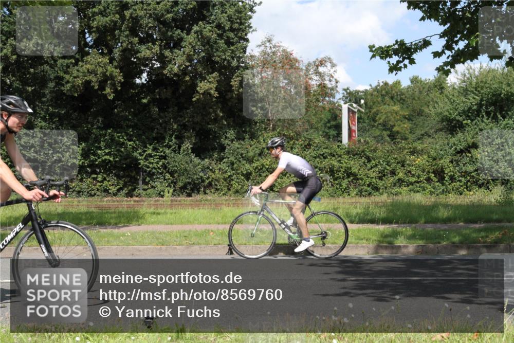 10.08.2025 - GEWOBA Citytriathlon Bremen Yannick Fuchs http://msf.ph/oto/8569760 10.08.2025 14:14:23 Radfahren 77, 122 meine-sportfotos.de