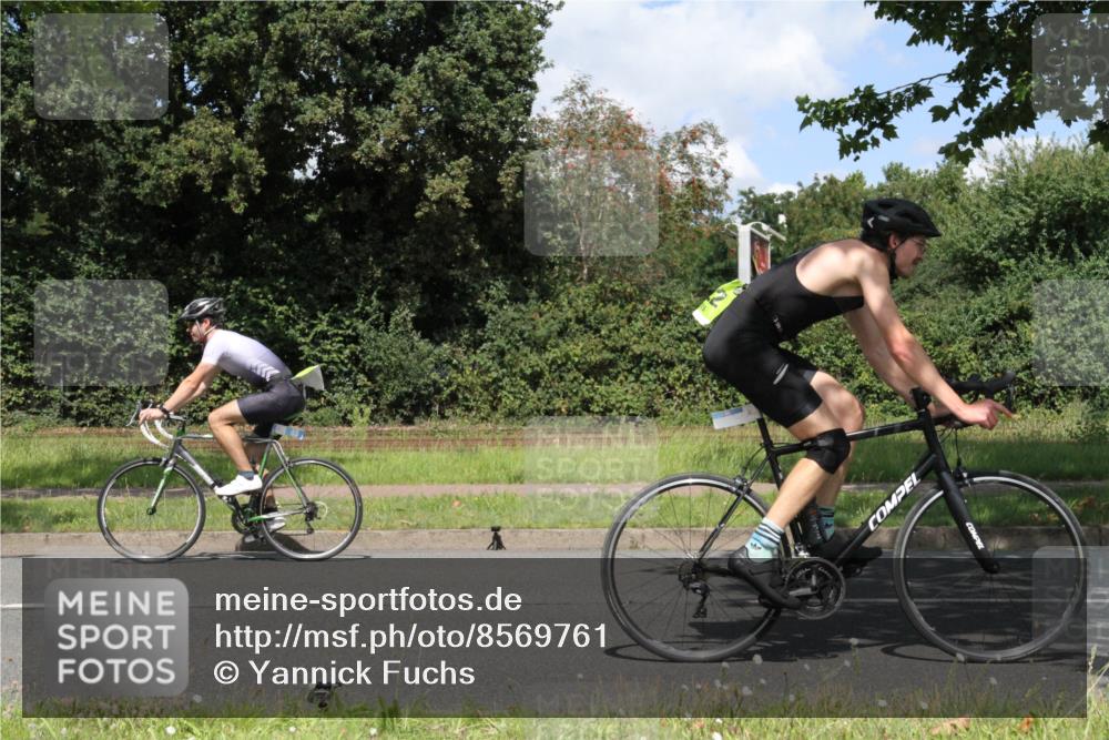 10.08.2025 - GEWOBA Citytriathlon Bremen Yannick Fuchs http://msf.ph/oto/8569761 10.08.2025 14:14:24 Radfahren 77, 93, 122 meine-sportfotos.de