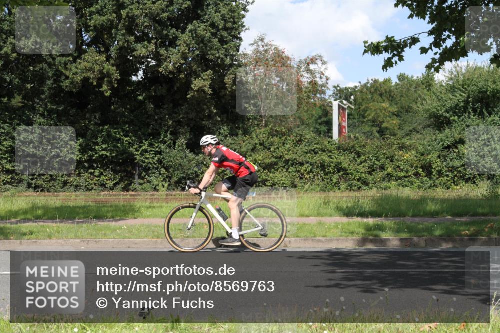 10.08.2025 - GEWOBA Citytriathlon Bremen Yannick Fuchs http://msf.ph/oto/8569763 10.08.2025 14:14:25 Radfahren 77, 93, 122 meine-sportfotos.de