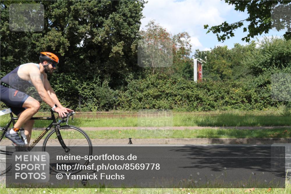 10.08.2025 - GEWOBA Citytriathlon Bremen Yannick Fuchs http://msf.ph/oto/8569778 10.08.2025 14:14:34 Radfahren 77, 93, 105, 113, 122, 143 meine-sportfotos.de