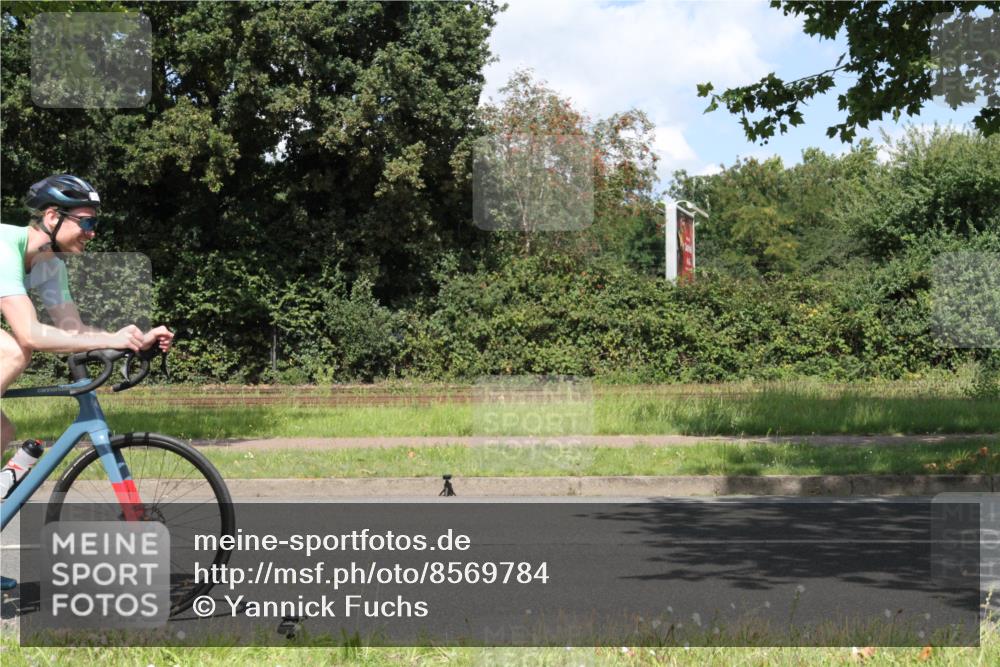 10.08.2025 - GEWOBA Citytriathlon Bremen Yannick Fuchs http://msf.ph/oto/8569784 10.08.2025 14:14:37 Radfahren 68, 77, 93, 96, 105, 113, 143 meine-sportfotos.de