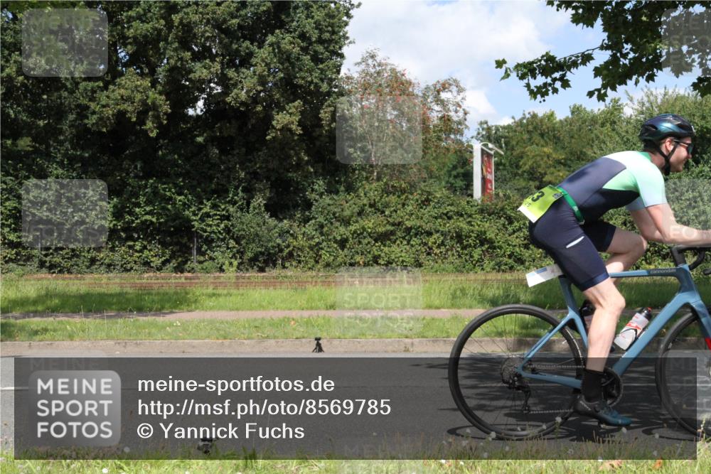 10.08.2025 - GEWOBA Citytriathlon Bremen Yannick Fuchs http://msf.ph/oto/8569785 10.08.2025 14:14:37 Radfahren 68, 77, 93, 96, 105, 113, 143 meine-sportfotos.de