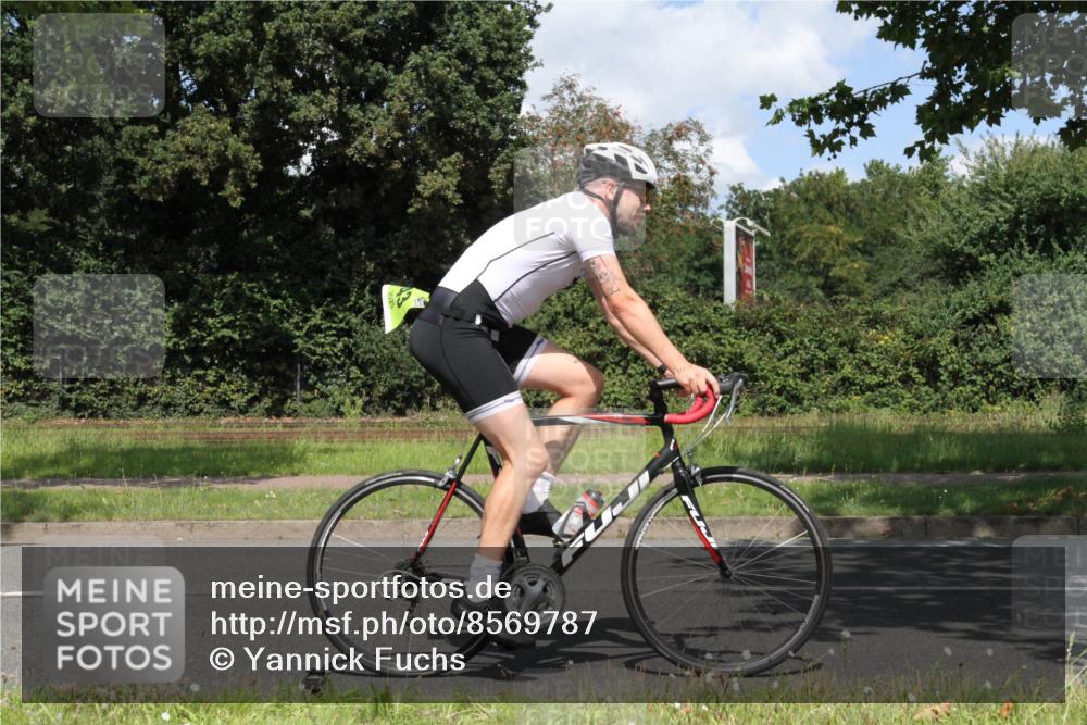 10.08.2025 - GEWOBA Citytriathlon Bremen Yannick Fuchs http://msf.ph/oto/8569787 10.08.2025 14:14:39 Radfahren 68, 77, 93, 96, 105, 113, 143 meine-sportfotos.de