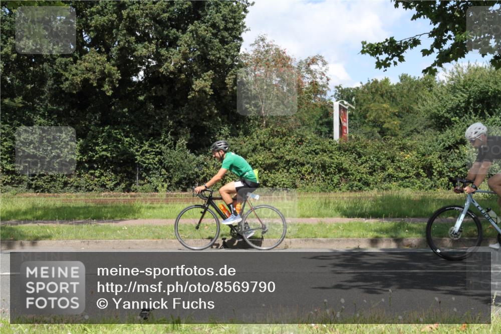 10.08.2025 - GEWOBA Citytriathlon Bremen Yannick Fuchs http://msf.ph/oto/8569790 10.08.2025 14:14:41 Radfahren 68, 77, 93, 96, 105, 113, 143 meine-sportfotos.de