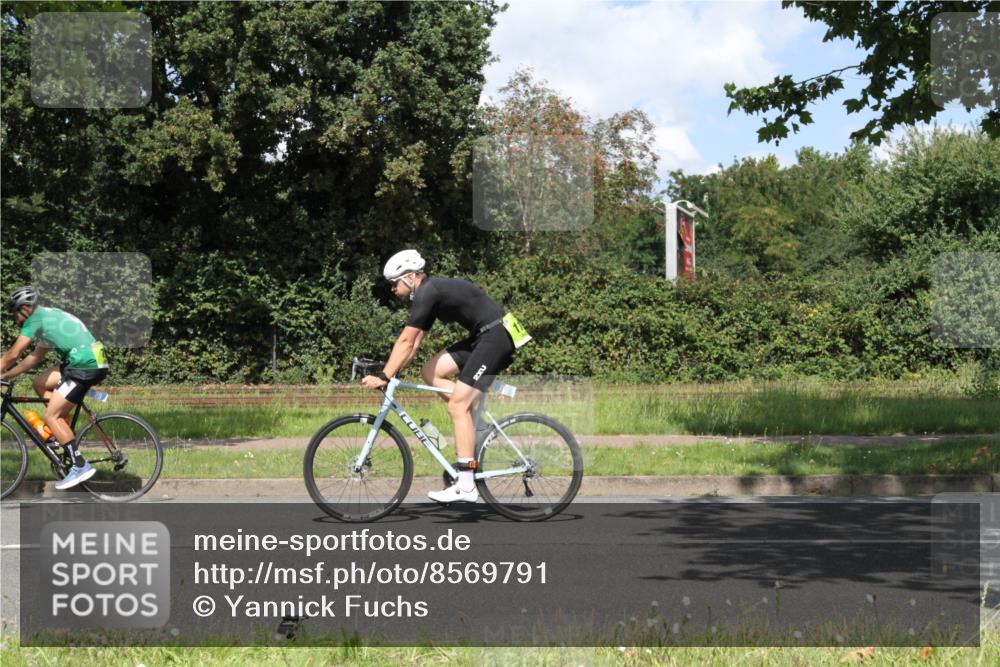 10.08.2025 - GEWOBA Citytriathlon Bremen Yannick Fuchs http://msf.ph/oto/8569791 10.08.2025 14:14:41 Radfahren 68, 77, 93, 96, 105, 113, 143 meine-sportfotos.de