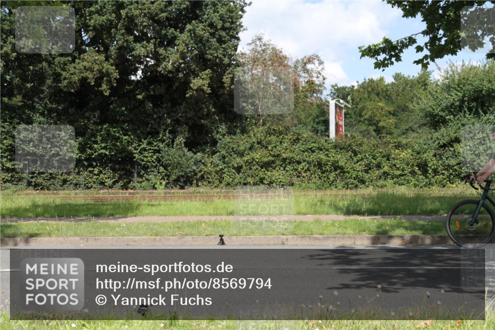 10.08.2025 - GEWOBA Citytriathlon Bremen Yannick Fuchs http://msf.ph/oto/8569794 10.08.2025 14:14:44 Radfahren 37, 68, 77, 82, 93, 96, 105, 113, 143 meine-sportfotos.de