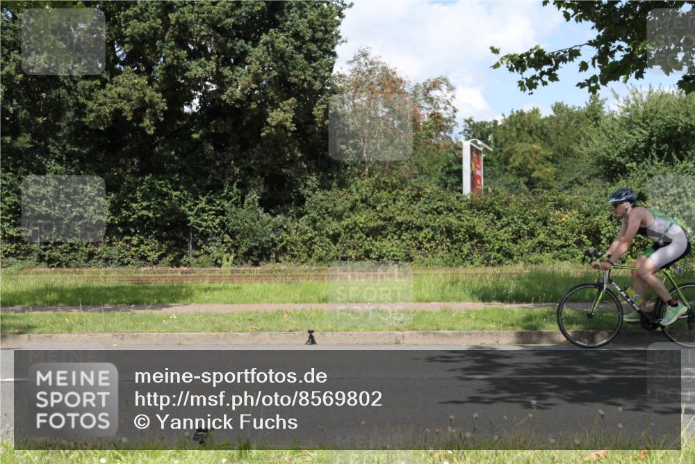 10.08.2025 - GEWOBA Citytriathlon Bremen Yannick Fuchs http://msf.ph/oto/8569802 10.08.2025 14:14:47 Radfahren 37, 68, 77, 82, 93, 96, 105, 113, 143 meine-sportfotos.de
