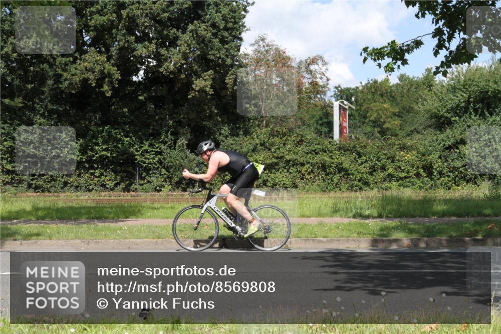 10.08.2025 - GEWOBA Citytriathlon Bremen Yannick Fuchs http://msf.ph/oto/8569808 10.08.2025 14:14:51 Radfahren 37, 68, 82, 96, 105, 113, 143, 151, 226 meine-sportfotos.de