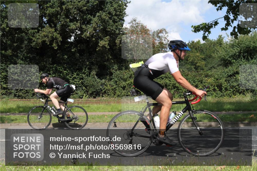 10.08.2025 - GEWOBA Citytriathlon Bremen Yannick Fuchs http://msf.ph/oto/8569816 10.08.2025 14:14:54 Radfahren 37, 68, 82, 96, 105, 113, 133, 151, 226 meine-sportfotos.de