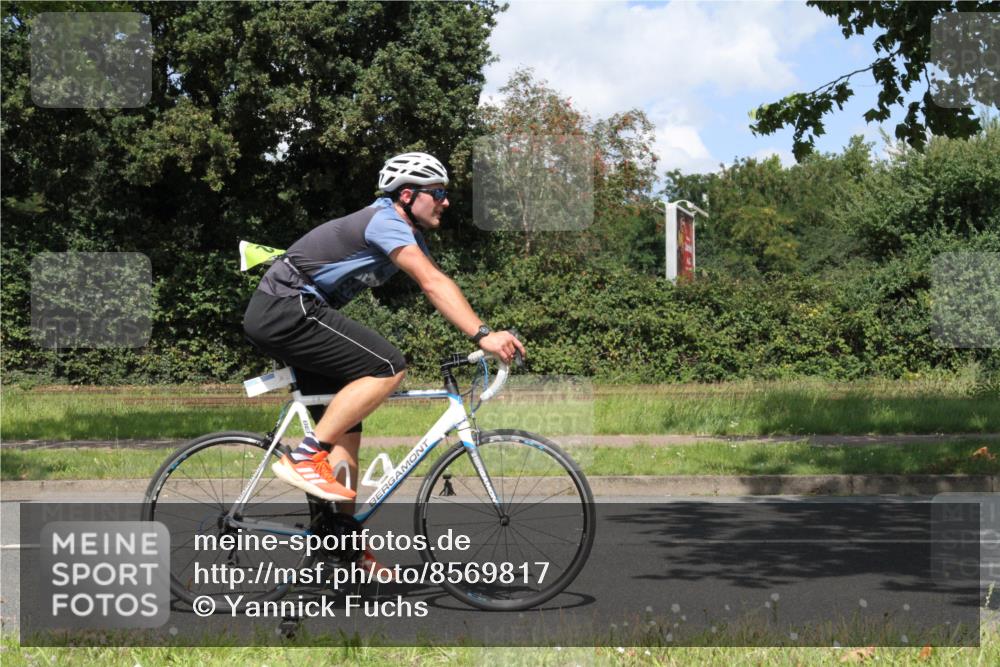 10.08.2025 - GEWOBA Citytriathlon Bremen Yannick Fuchs http://msf.ph/oto/8569817 10.08.2025 14:14:54 Radfahren 37, 68, 82, 96, 105, 113, 133, 151, 226 meine-sportfotos.de