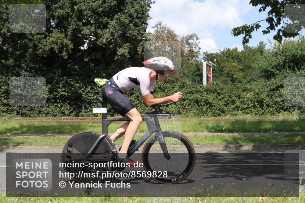 10.08.2025 - GEWOBA Citytriathlon Bremen Yannick Fuchs http://msf.ph/oto/8569828 10.08.2025 14:14:58 Radfahren 37, 68, 82, 96, 113, 133, 146, 151, 226 meine-sportfotos.de