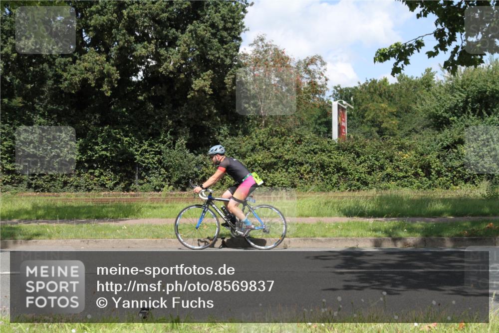 10.08.2025 - GEWOBA Citytriathlon Bremen Yannick Fuchs http://msf.ph/oto/8569837 10.08.2025 14:15:03 Radfahren 15, 37, 76, 82, 108, 133, 146, 151, 226 meine-sportfotos.de