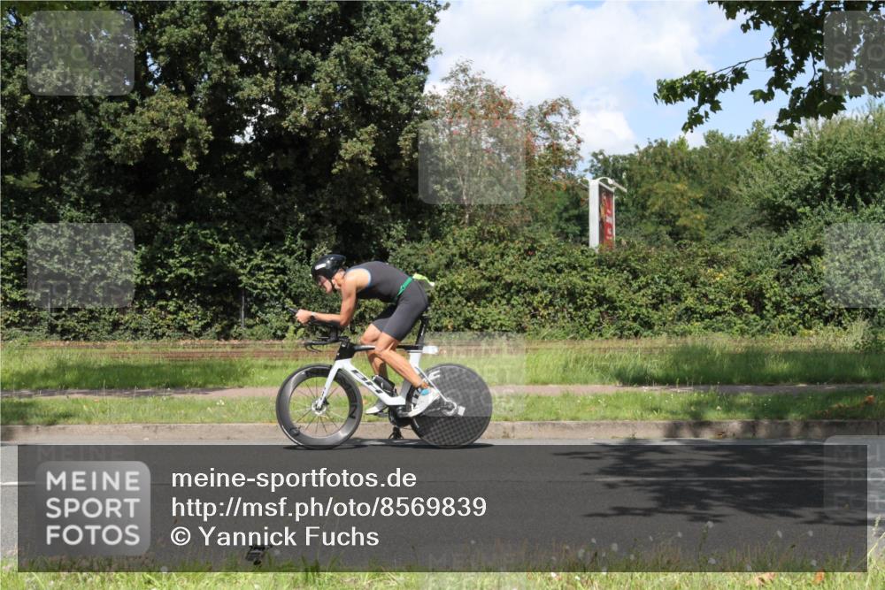10.08.2025 - GEWOBA Citytriathlon Bremen Yannick Fuchs http://msf.ph/oto/8569839 10.08.2025 14:15:04 Radfahren 15, 37, 76, 82, 108, 133, 146, 151, 226 meine-sportfotos.de