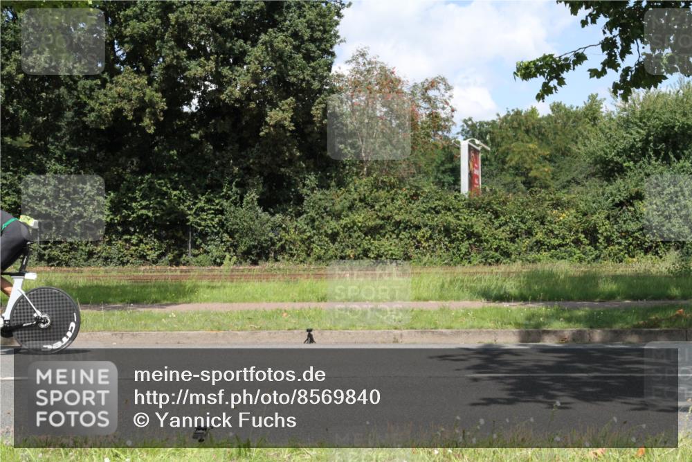 10.08.2025 - GEWOBA Citytriathlon Bremen Yannick Fuchs http://msf.ph/oto/8569840 10.08.2025 14:15:04 Radfahren 15, 37, 76, 82, 108, 133, 146, 151, 226 meine-sportfotos.de