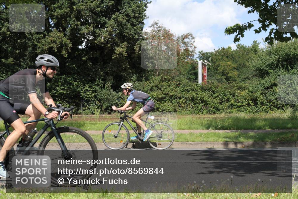 10.08.2025 - GEWOBA Citytriathlon Bremen Yannick Fuchs http://msf.ph/oto/8569844 10.08.2025 14:15:06 Radfahren 15, 37, 76, 82, 88, 108, 133, 146, 151, 226 meine-sportfotos.de