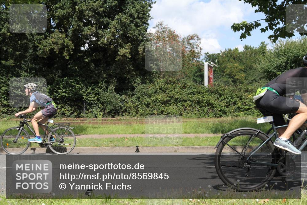 10.08.2025 - GEWOBA Citytriathlon Bremen Yannick Fuchs http://msf.ph/oto/8569845 10.08.2025 14:15:07 Radfahren 15, 37, 76, 82, 88, 108, 133, 146, 151, 226 meine-sportfotos.de