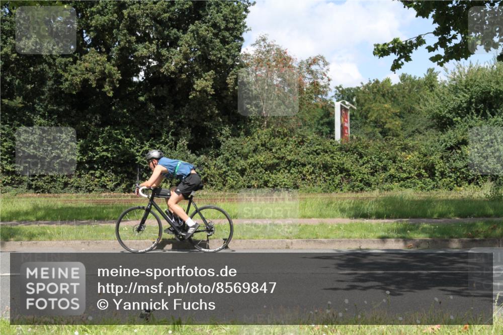 10.08.2025 - GEWOBA Citytriathlon Bremen Yannick Fuchs http://msf.ph/oto/8569847 10.08.2025 14:15:07 Radfahren 15, 37, 76, 82, 88, 108, 133, 146, 151, 226 meine-sportfotos.de