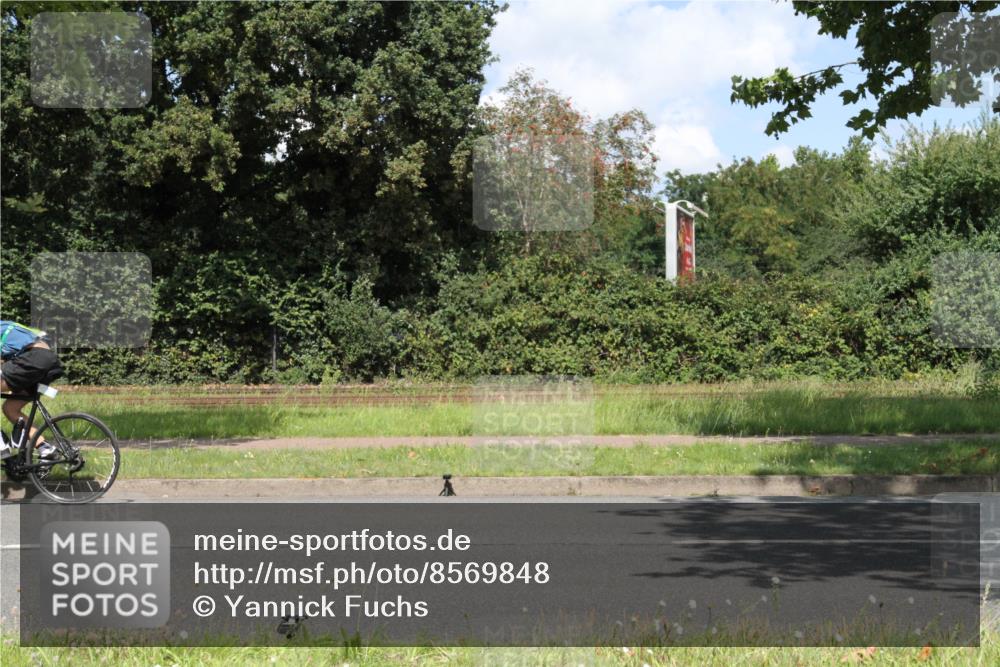 10.08.2025 - GEWOBA Citytriathlon Bremen Yannick Fuchs http://msf.ph/oto/8569848 10.08.2025 14:15:08 Radfahren 15, 76, 82, 88, 108, 133, 146, 151, 226 meine-sportfotos.de