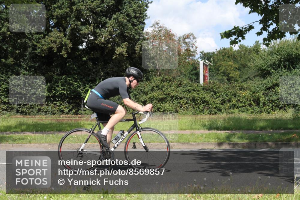 10.08.2025 - GEWOBA Citytriathlon Bremen Yannick Fuchs http://msf.ph/oto/8569857 10.08.2025 14:15:11 Radfahren 15, 45, 55, 76, 88, 97, 108, 133, 146, 151, 226 meine-sportfotos.de