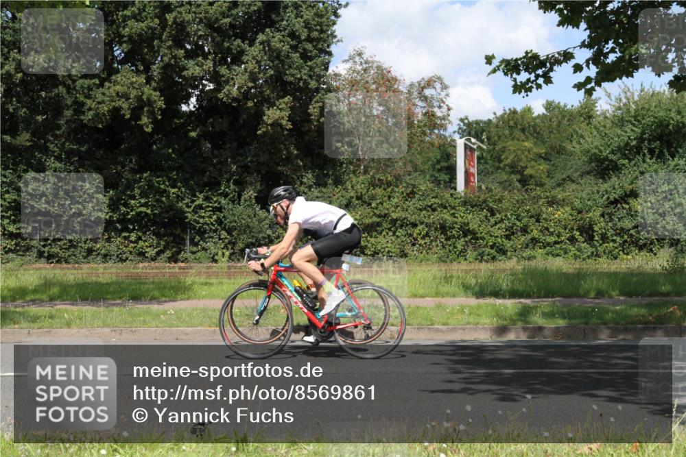 10.08.2025 - GEWOBA Citytriathlon Bremen Yannick Fuchs http://msf.ph/oto/8569861 10.08.2025 14:15:13 Radfahren 15, 45, 54, 55, 76, 88, 97, 108, 133, 146, 151, 226 meine-sportfotos.de