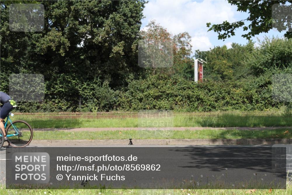 10.08.2025 - GEWOBA Citytriathlon Bremen Yannick Fuchs http://msf.ph/oto/8569862 10.08.2025 14:15:13 Radfahren 15, 45, 54, 55, 76, 88, 97, 108, 133, 146, 151, 226 meine-sportfotos.de