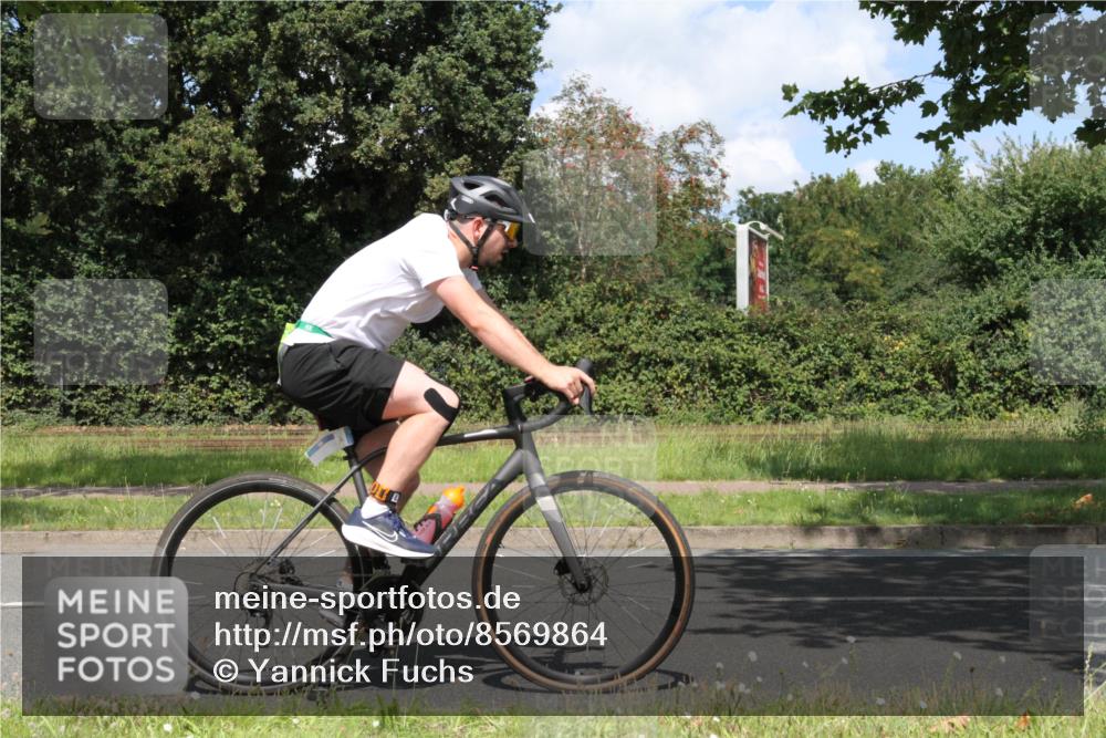 10.08.2025 - GEWOBA Citytriathlon Bremen Yannick Fuchs http://msf.ph/oto/8569864 10.08.2025 14:15:14 Radfahren 15, 45, 54, 55, 76, 88, 97, 108, 133, 146, 151, 226 meine-sportfotos.de