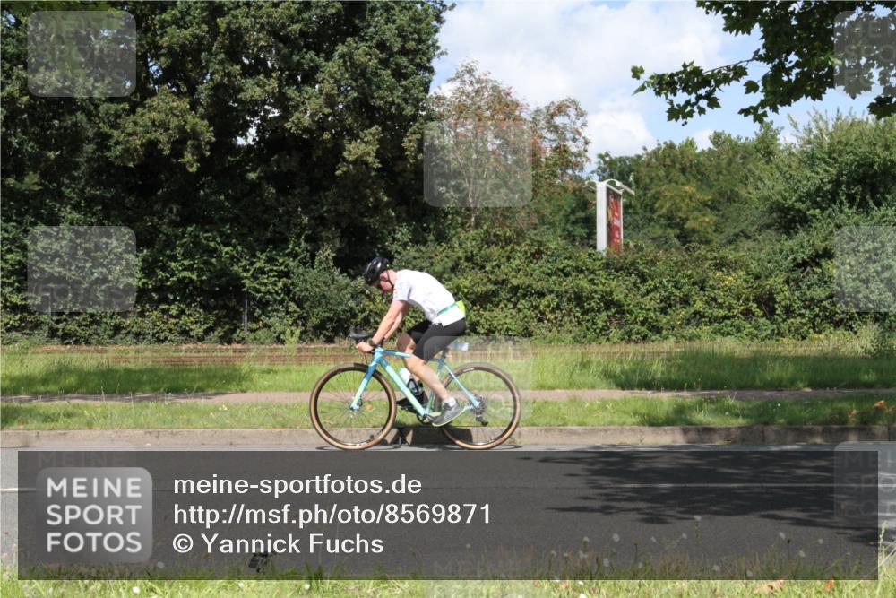 10.08.2025 - GEWOBA Citytriathlon Bremen Yannick Fuchs http://msf.ph/oto/8569871 10.08.2025 14:15:17 Radfahren 15, 45, 54, 55, 76, 88, 97, 108, 133, 146 meine-sportfotos.de
