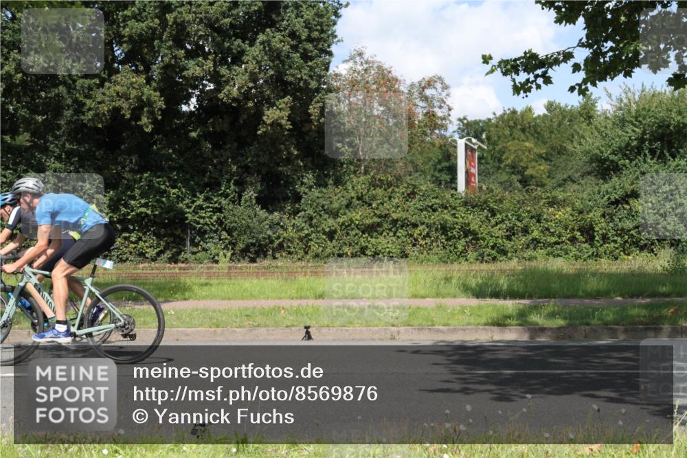 10.08.2025 - GEWOBA Citytriathlon Bremen Yannick Fuchs http://msf.ph/oto/8569876 10.08.2025 14:15:19 Radfahren 15, 45, 54, 55, 76, 88, 97, 108, 123, 133, 146 meine-sportfotos.de