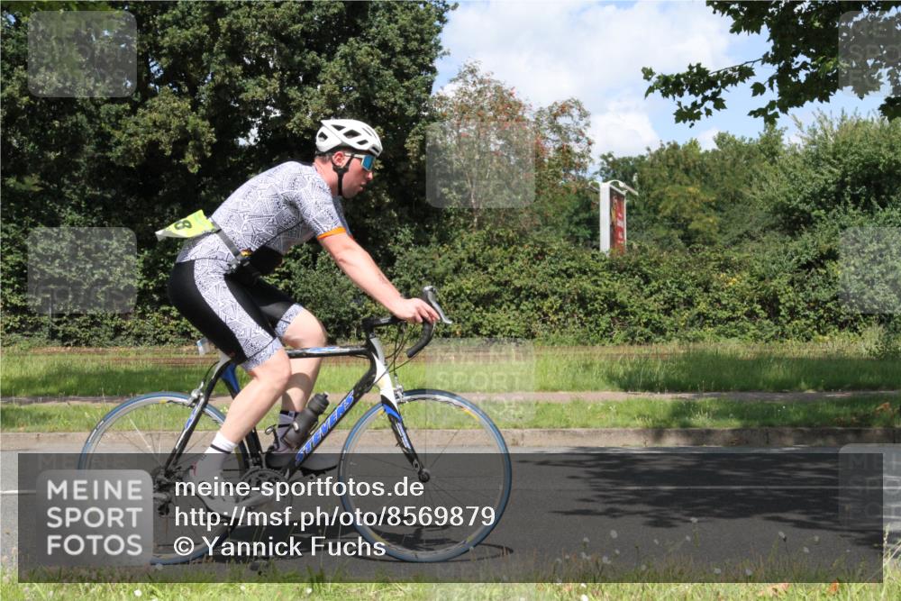 10.08.2025 - GEWOBA Citytriathlon Bremen Yannick Fuchs http://msf.ph/oto/8569879 10.08.2025 14:15:20 Radfahren 15, 45, 54, 55, 76, 88, 97, 108, 123, 146 meine-sportfotos.de