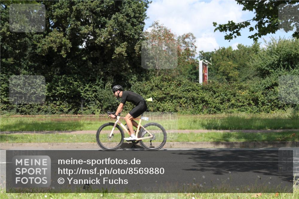 10.08.2025 - GEWOBA Citytriathlon Bremen Yannick Fuchs http://msf.ph/oto/8569880 10.08.2025 14:15:20 Radfahren 15, 45, 54, 55, 76, 88, 97, 108, 123, 146 meine-sportfotos.de