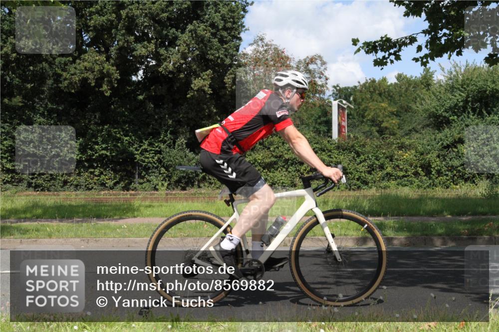 10.08.2025 - GEWOBA Citytriathlon Bremen Yannick Fuchs http://msf.ph/oto/8569882 10.08.2025 14:15:21 Radfahren 15, 45, 54, 55, 76, 88, 97, 108, 123 meine-sportfotos.de