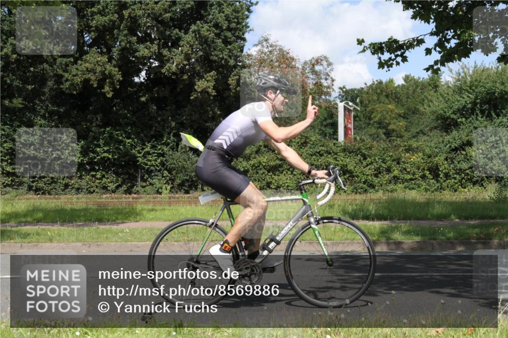 10.08.2025 - GEWOBA Citytriathlon Bremen Yannick Fuchs http://msf.ph/oto/8569886 10.08.2025 14:15:22 Radfahren 15, 45, 54, 55, 76, 88, 97, 108, 123 meine-sportfotos.de