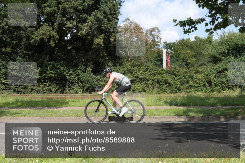 10.08.2025 - GEWOBA Citytriathlon Bremen Yannick Fuchs http://msf.ph/oto/8569888 10.08.2025 14:15:24 Radfahren 15, 45, 54, 55, 76, 88, 97, 108, 123 meine-sportfotos.de