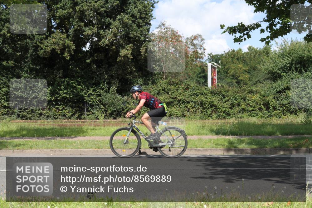 10.08.2025 - GEWOBA Citytriathlon Bremen Yannick Fuchs http://msf.ph/oto/8569889 10.08.2025 14:15:25 Radfahren 15, 45, 54, 55, 76, 88, 97, 108, 118, 123 meine-sportfotos.de