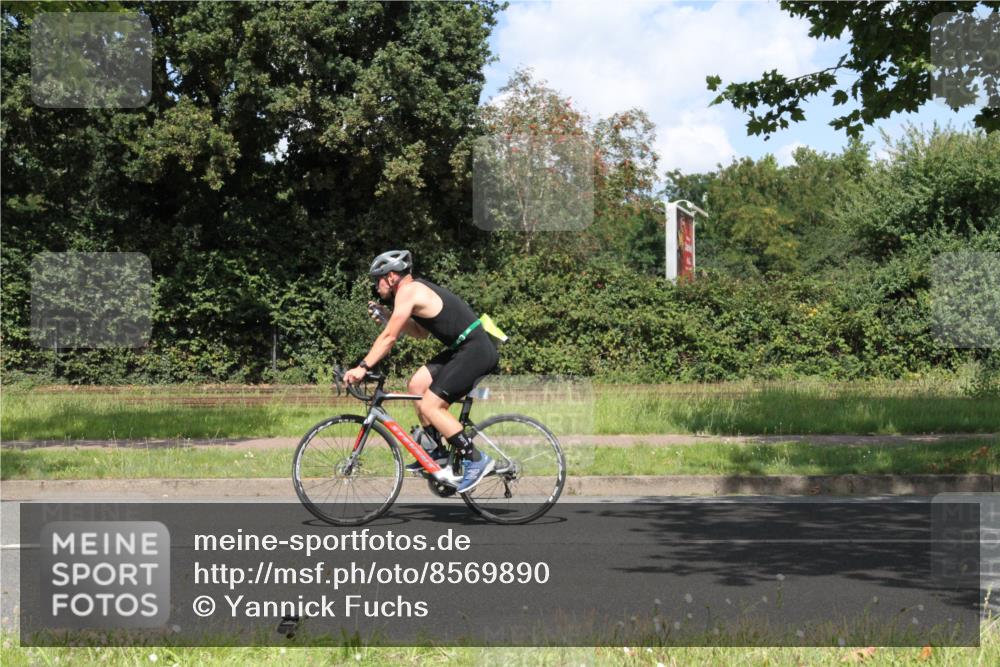 10.08.2025 - GEWOBA Citytriathlon Bremen Yannick Fuchs http://msf.ph/oto/8569890 10.08.2025 14:15:26 Radfahren 45, 54, 55, 76, 88, 97, 118, 123 meine-sportfotos.de