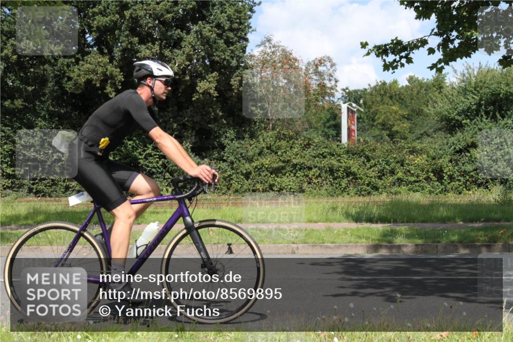 10.08.2025 - GEWOBA Citytriathlon Bremen Yannick Fuchs http://msf.ph/oto/8569895 10.08.2025 14:15:29 Radfahren 45, 54, 55, 72, 88, 97, 118, 123, 187 meine-sportfotos.de