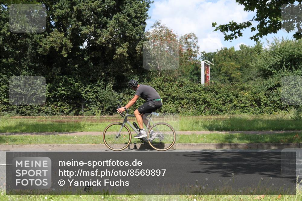 10.08.2025 - GEWOBA Citytriathlon Bremen Yannick Fuchs http://msf.ph/oto/8569897 10.08.2025 14:15:31 Radfahren 45, 54, 55, 72, 97, 118, 123, 187 meine-sportfotos.de