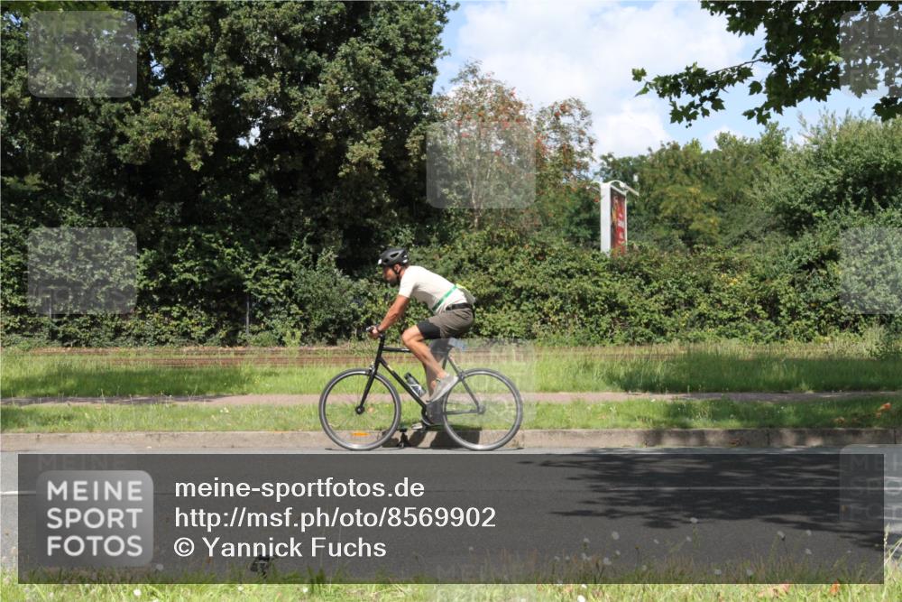 10.08.2025 - GEWOBA Citytriathlon Bremen Yannick Fuchs http://msf.ph/oto/8569902 10.08.2025 14:15:34 Radfahren 45, 54, 55, 72, 97, 98, 118, 123, 187 meine-sportfotos.de