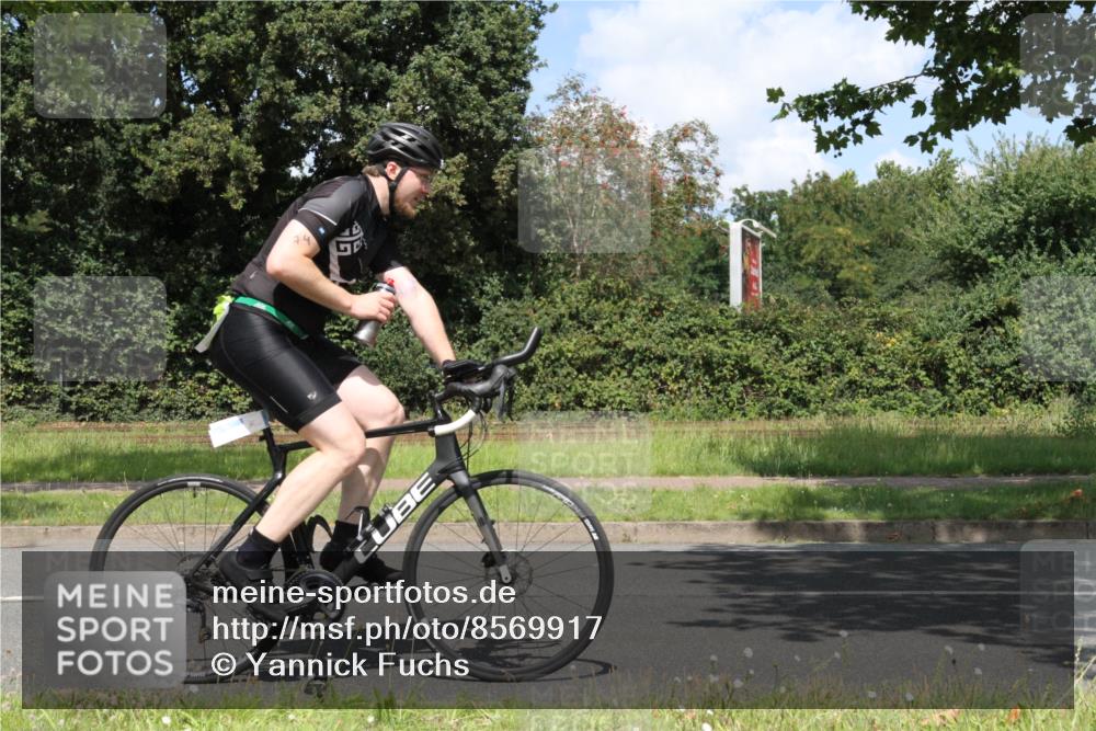 10.08.2025 - GEWOBA Citytriathlon Bremen Yannick Fuchs http://msf.ph/oto/8569917 10.08.2025 14:15:50 Radfahren 43, 72, 74, 98, 118, 129, 187, 271 meine-sportfotos.de