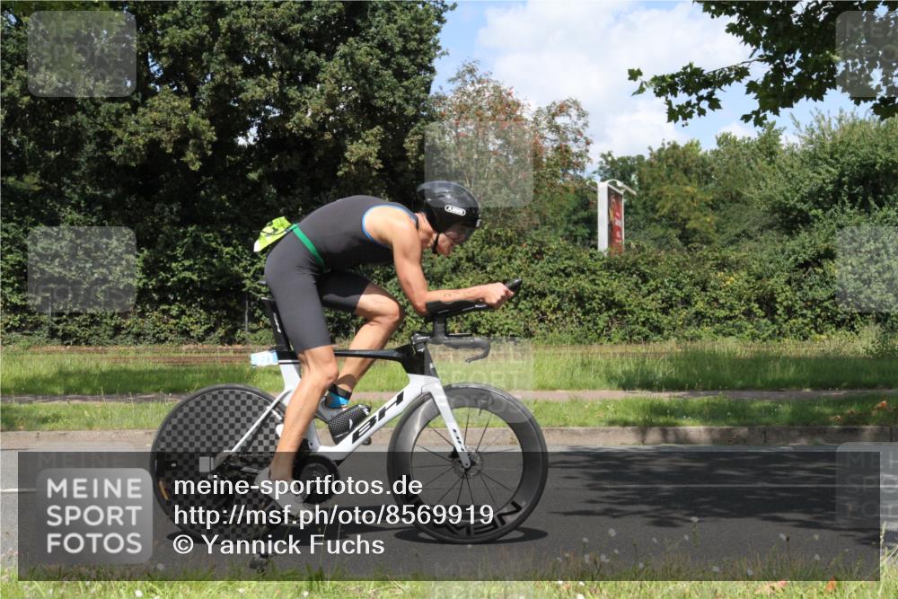 10.08.2025 - GEWOBA Citytriathlon Bremen Yannick Fuchs http://msf.ph/oto/8569919 10.08.2025 14:15:53 Radfahren 43, 46, 72, 74, 92, 98, 129, 187, 271 meine-sportfotos.de