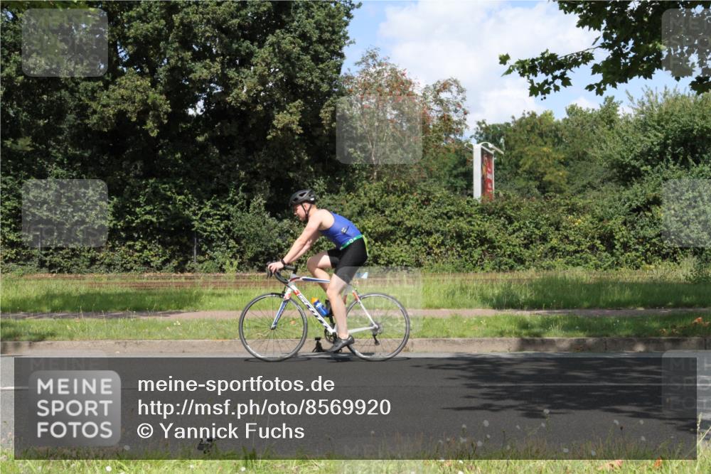 10.08.2025 - GEWOBA Citytriathlon Bremen Yannick Fuchs http://msf.ph/oto/8569920 10.08.2025 14:15:53 Radfahren 43, 46, 72, 74, 92, 98, 129, 187, 271 meine-sportfotos.de